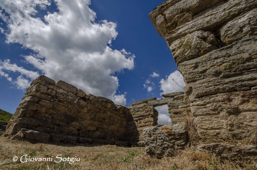 18: Tempel im Megaron-Stil Domu de Orgia - Esterzili