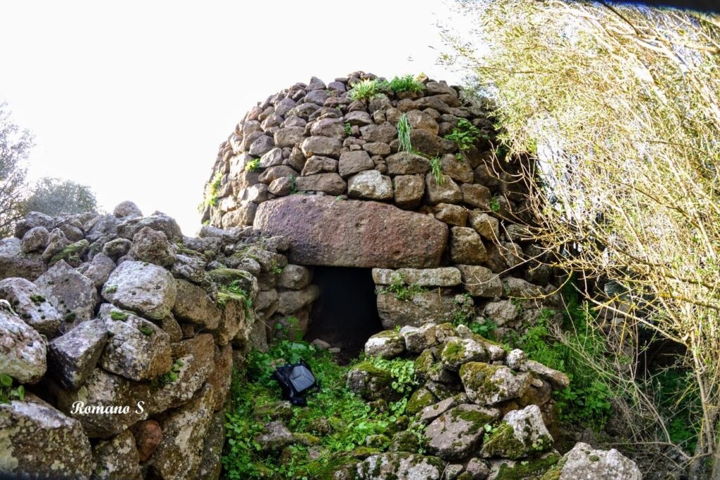 3b: Nuraghe 和神圣泉水 Niedda – Perfugas