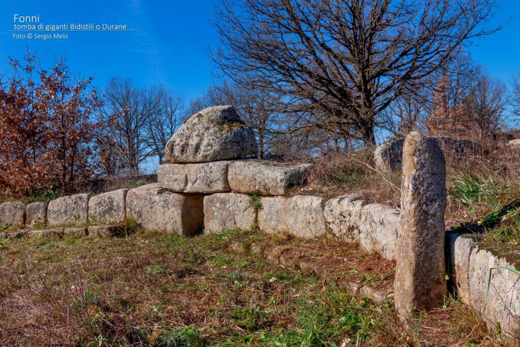 13c: Nuraghe Funtana Bona in Orgosolo und die Grabstätte der Riesen von Bidistili oder Durane in Fonni