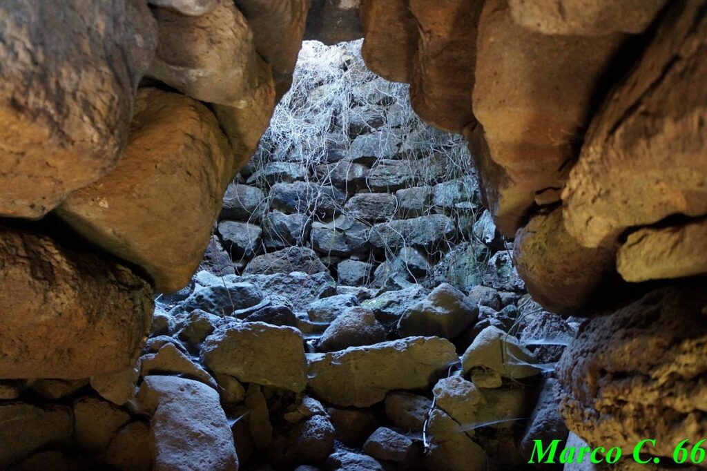 22a: Nuraghe Carcina, Riesengrab Su Pranu, Dorf und Brunnen Tempel Su Putzu - Orroli