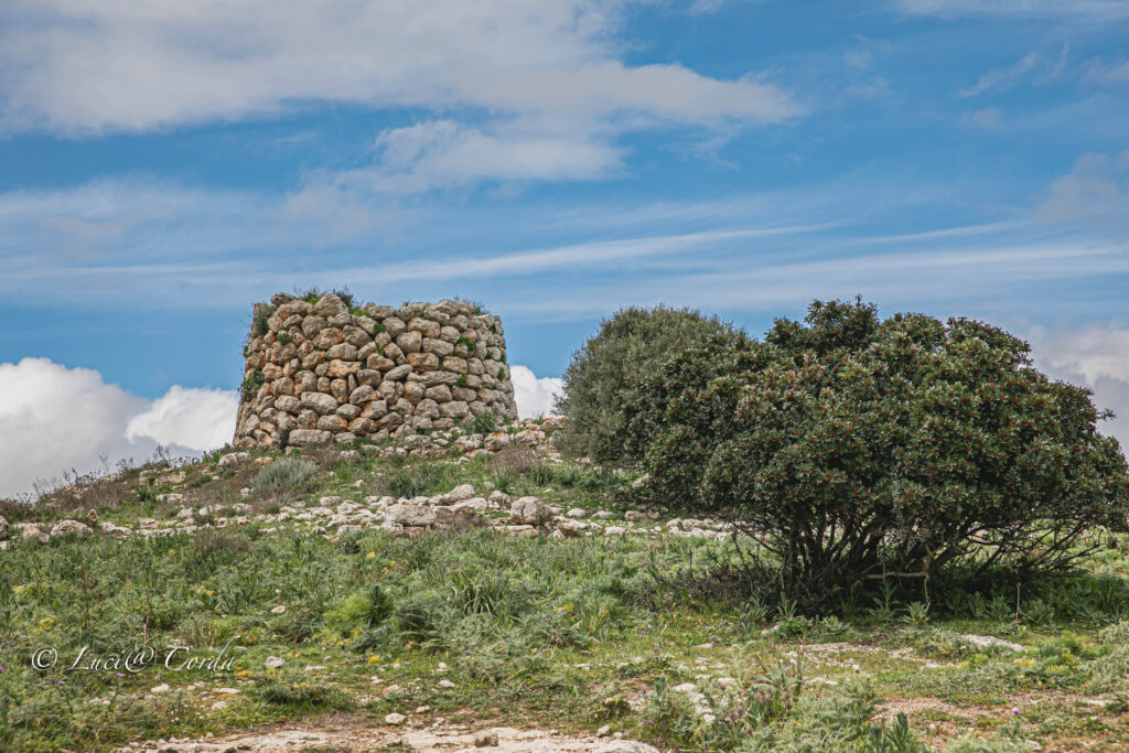 24c: Nuraghi Su Nuraxi di Samatzai und Sant’Antonio di Segariu