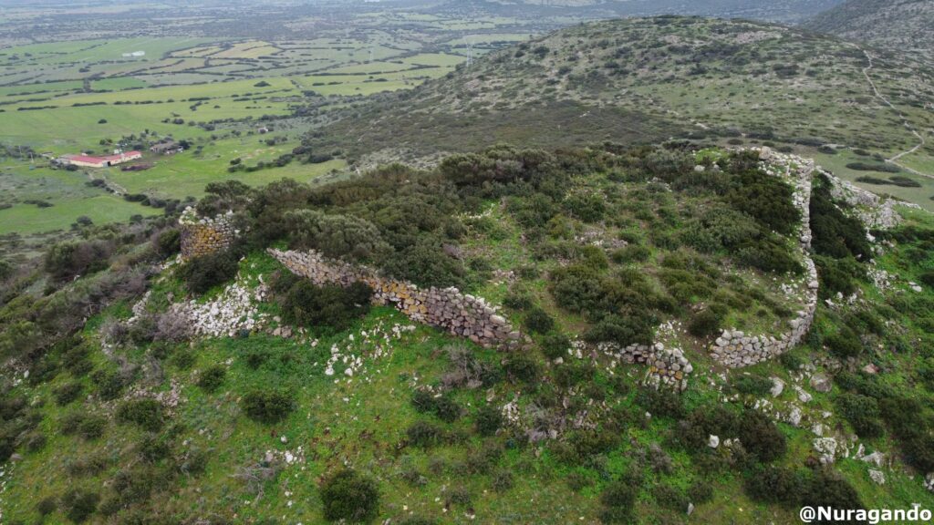 24a: Nuragic 结构的 Saurecci 和 Nuraghe Sa Mela 或 Melas - Guspini