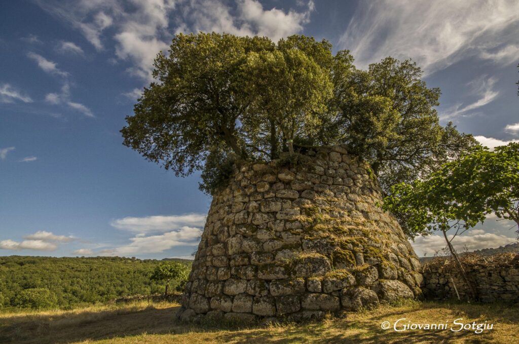 Il nuraghe Erismanzanu o Tarasconis di Esporlatu