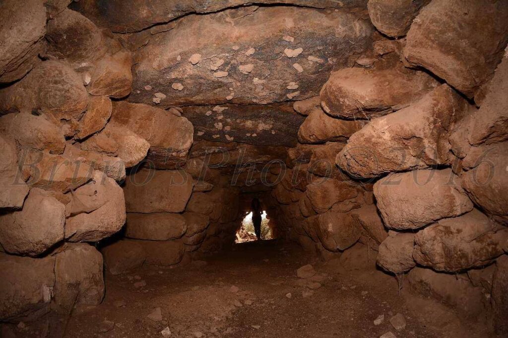 在传说中，奥齐耶里的Mannu nuraghe