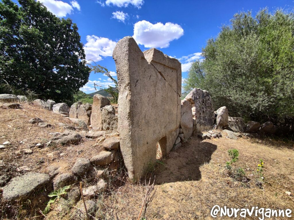 La tomba di giganti S’Altare ‘e Logula a Sarule