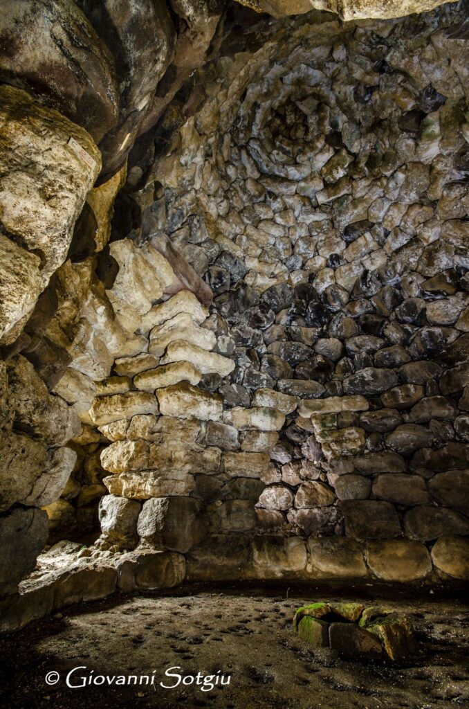 Un nuraghe “bicolore”: L’Alvu di Pozzomaggiore